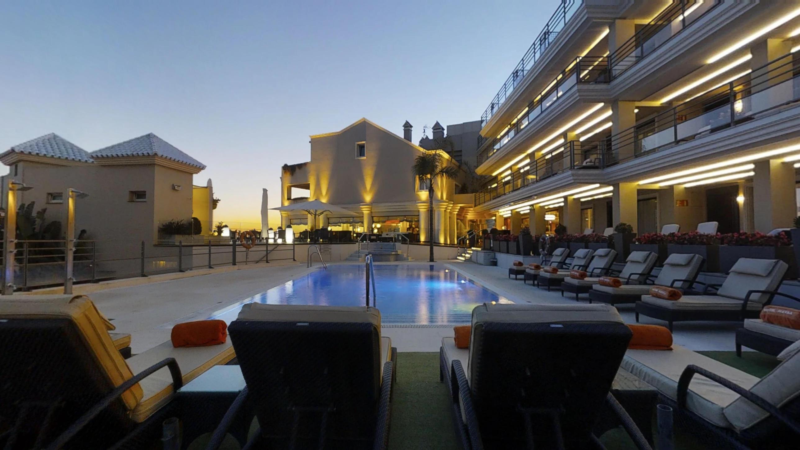Vincci Selección Aleysa Hotel Benalmádena Exterior foto The pool at the hotel